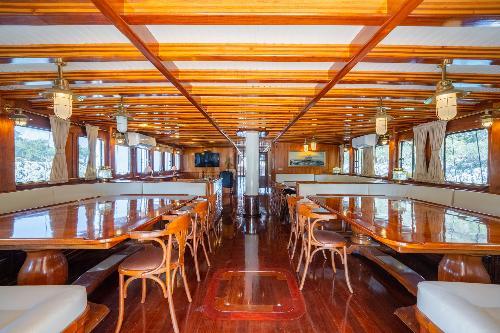 Exquisite Open-Air Feasts