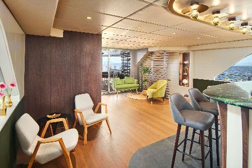 Fully equipped saloon