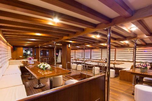 Elegantly Cozy: Welcome to the Salon Haven