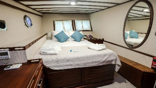 Intimate Cabins for Tranquil Nights