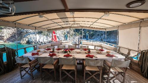 Exquisite Open-Air Dining Experience