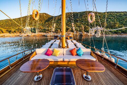 Spacious Foredeck