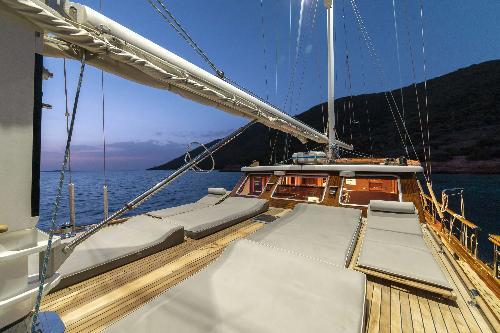 Specious Deck