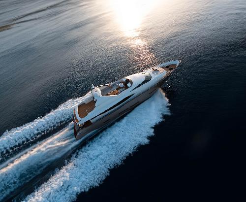 Expansive Flybridge