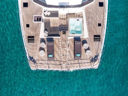 Jacuzzi & Sun Decks