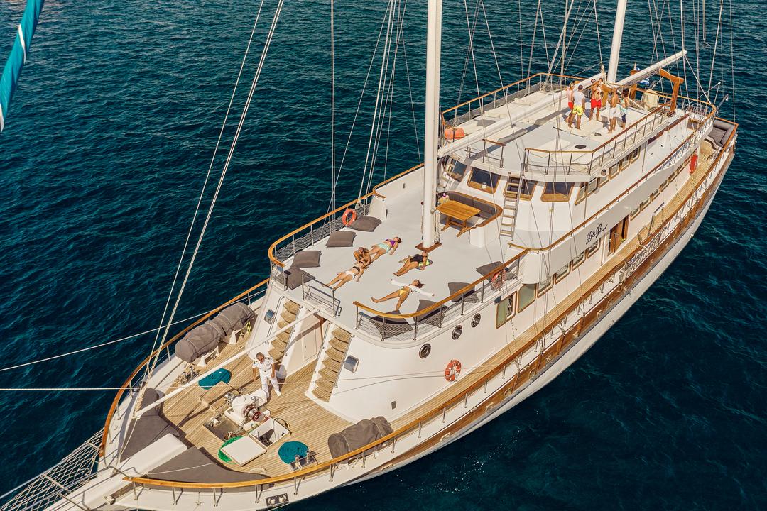 yacht
