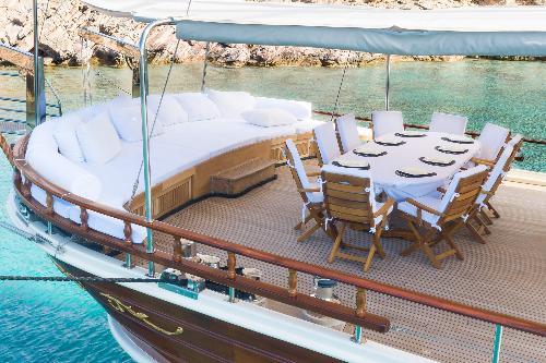 Expansive Aft Deck for Relaxation and Views